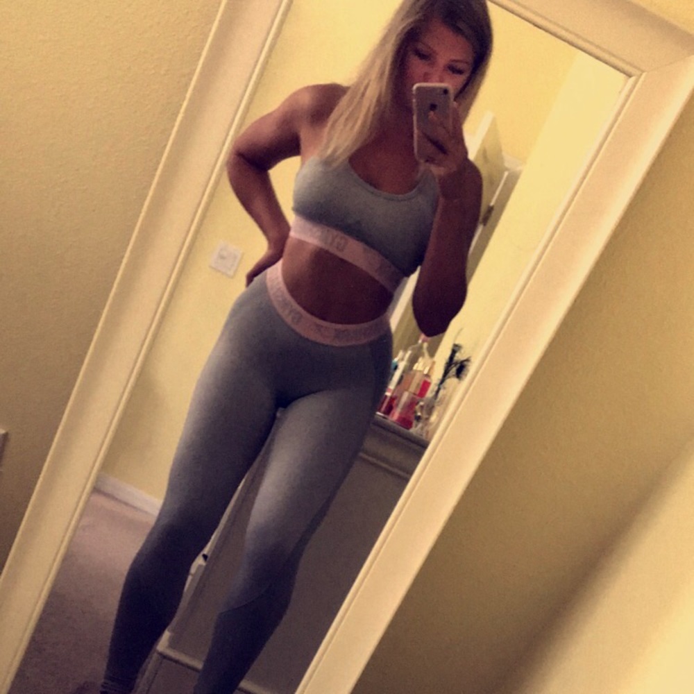 Gymshark Flex Sports Bra Gray & Chalk Pink M